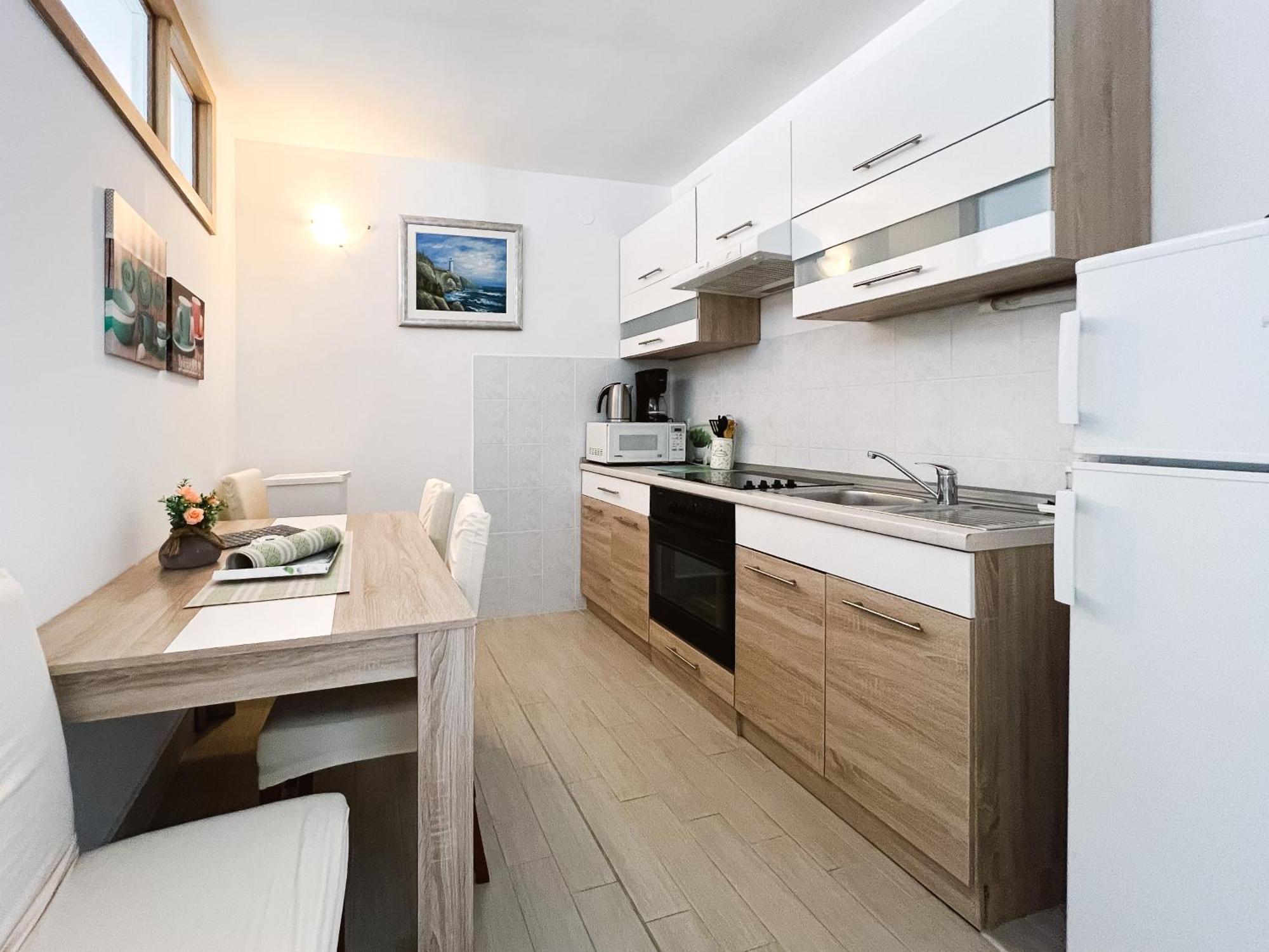 Modern Apartment In The Heart Of Njivice Buitenkant foto